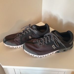 On Cloudlfow Running shoe (Men’s)